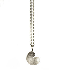 hanger pompebl&ecirc;d zilver inclusief collier