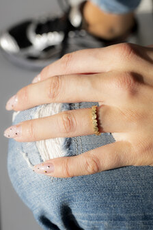 D&eacute; ring op jeans